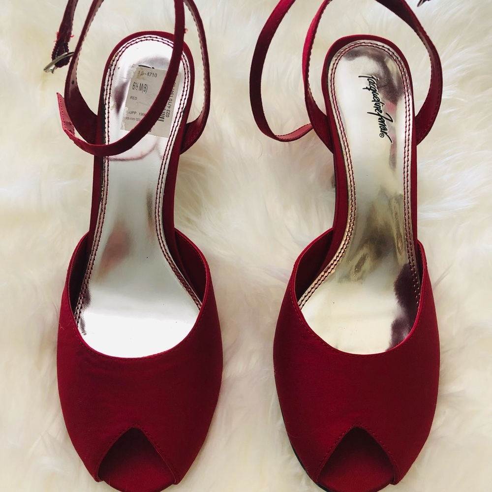 Jacqueline Ferrar dark red heels